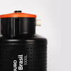 Detalhe da tampa laranja e da conexão superior do Sumidouro 1000L Sanear Brasil
