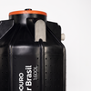Detalhe da tampa laranja e da conexão superior do Sumidouro 1600L Sanear Brasil