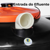 Vista lateral do biodigestor de 600L mostrando o tubo de saída do efluente tratado