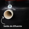 Detalhe em close da saída de efluente tratado do biodigestor de 600 litros