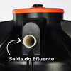 Detalhe em close da saída de efluente tratado do biodigestor de 750 litros