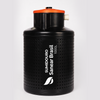 Sumidouro 1000L Sanear Brasil preto, com corpo perfurado e tampa laranja