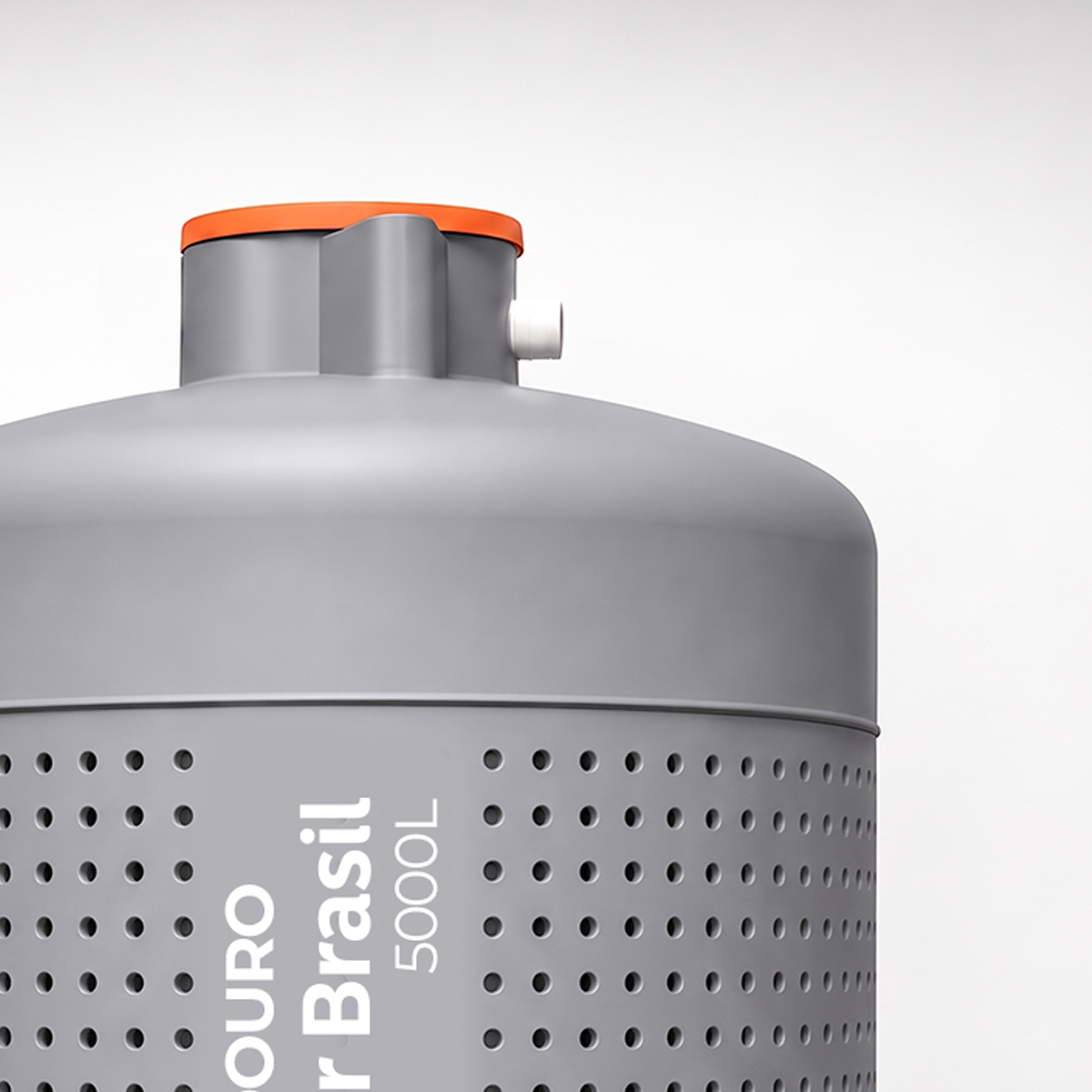 Detalhe da tampa laranja e da conexão superior do Sumidouro 5000L Sanear Brasil