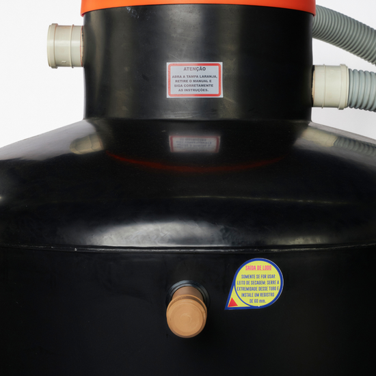Super Biodigestor de 2500 litros mostrando a saída para leito de secagem de lodo