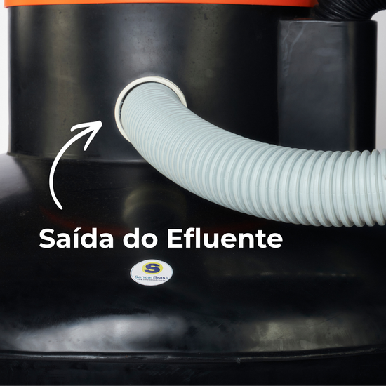 Super Biodigestor de 2500 litros mostrando a saída conectada à vala de infiltração